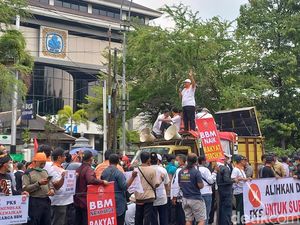 Massa PKS Solo Demo Tolak Harga BBM Naik: Efeknya Luar Biasa!