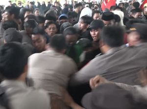 Demo Tolak BBM Naik di Kantor DPRD Polman Ricuh