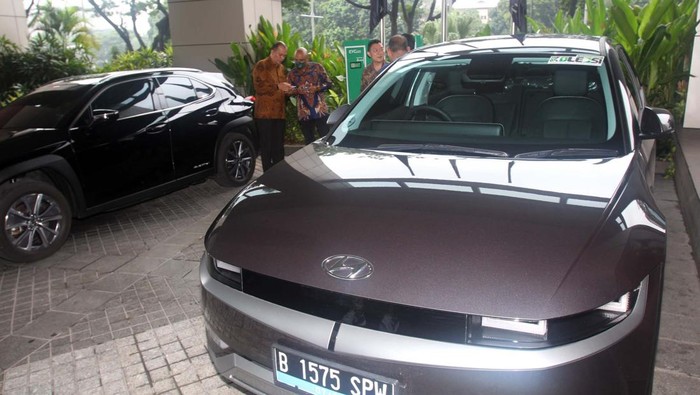 EVcuzz Charging Network terus menambah stasiun pengisian mobil listrik. Hal ini untuk menciptakan langit biru dan udara bersih.