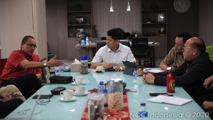 Ferry Kono meninggalkan pos Sekretaris Jenderal Komite Olimpiade Indonesia (NOC Indonesia). Wakil Sekretaris Jenderal I Harry Warganegara menjadi penggantinya.