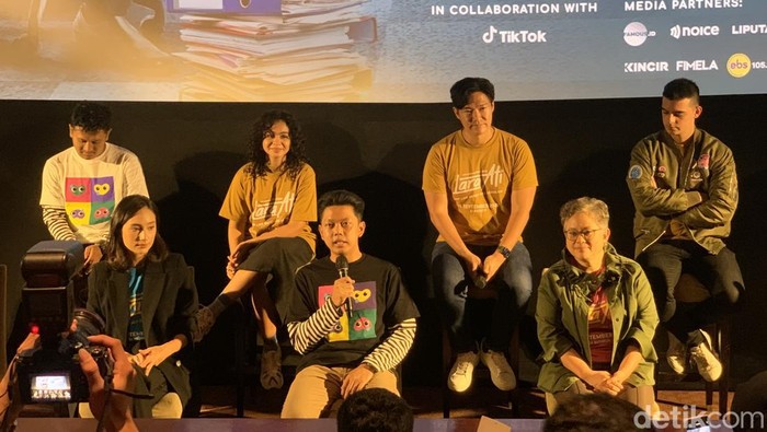 Film Lara Ati disutradarai Bayu Skak. Film ini dibuat berdasarkan curahan isi hatinya.