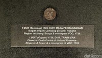 Uang Kolonial. Uang ini diterbitkan oleh Belanda dan gambarnya Ratu Wilhelmina. Pecahan bervariasi mulai dari 1 gulden sampai 100 gulden.