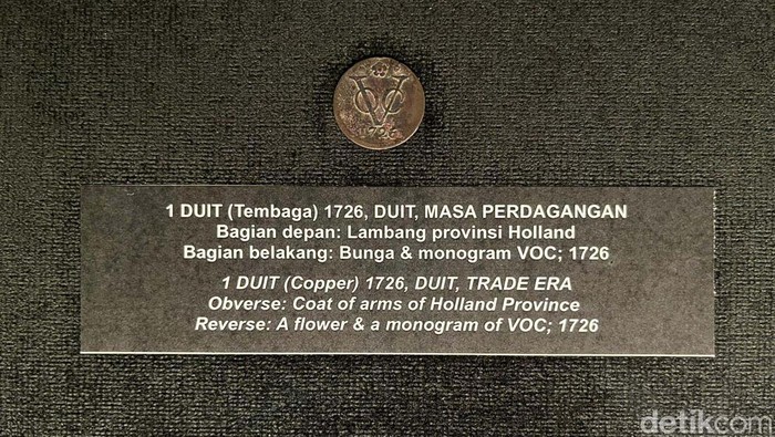 Uang merupakan salah satu alat penting untuk bertransaksi. Di Indonesia sebelum rupiah digunakan ada beberapa uang yang terbit pada era pemerintahan yang berbeda.