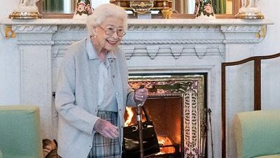 Potret Terakhir Ratu Elizabeth II, Tubuh Kurus-Tangan Ungu