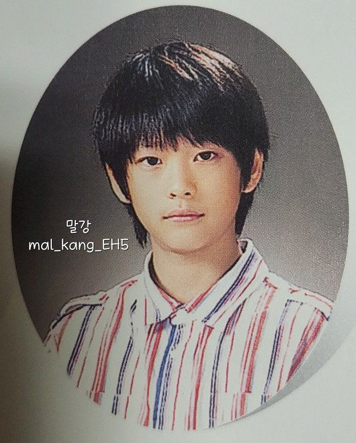 Foto Kang Tae Oh saat kelulusan SD