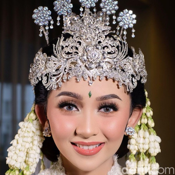 7 Foto Cantiknya Puteri Indonesia Sulsel Dinikahi Anak Menteri Agraria RI