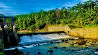 Sedangkan ini adalah i Pembangkit Listrik Tenaga Minihidro (PLTM) Lambur berkapasitas 2 x 4 MW sebagai bagian dari pembangkit listrik menggunakan Energi Baru Terbarukan (EBT) Foto: Dok. PT Hutama Karya (Persero)