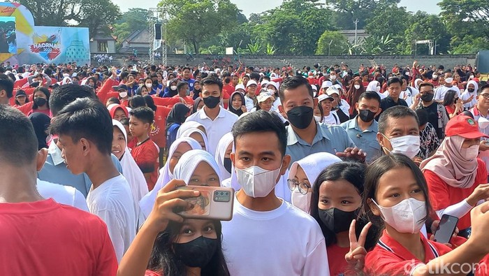 Ganjar Pranowo dan Gibran Rakabuming Raka di Stadion Sriwedari, Solo, Jumat (9/9/2022).