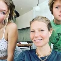 Gwyneth memang bukan pertama kalinya berpose dengan Apple Martin dan Moses Martin. Tapi sang aktris juga tidak terlalu sering membagi potret mereka bertiga.Foto: Instagram @gwynethpaltrow