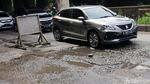 Hati-hati! Jalan Penghubung Bekasi-Jakarta Rusak
