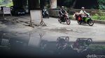 Hati-hati! Jalan Penghubung Bekasi-Jakarta Rusak