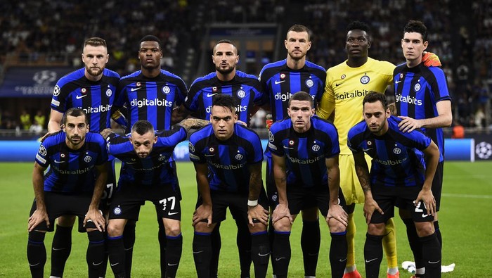 STADIO GIUSEPPE MEAZZA, MILAN, ITALY - 2022/09/07: Player of FC Internazionale pose for a team photo prior to the UEFA Champions League football match between FC Internazionale and FC Bayern Munich. FC Bayern Munich won 2-0 over FC Internazionale. (Photo by Nicolò Campo/LightRocket via Getty Images)