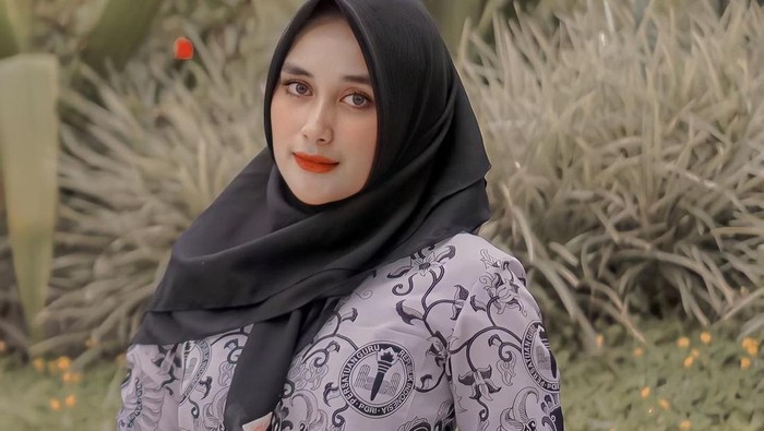 Irma Suci Destia, Selebgram yang juga Berprofesi Sebagai Guru Honorer (