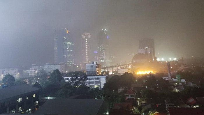 Jakarta diguyur hujan deras