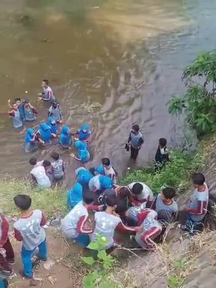 jembatan gantung di probolinggo putus