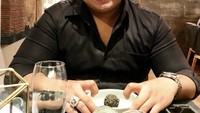 Fritz Hutapea sendiri merupakan putra bungsu dari Hotman Paris yang berumur 25 tahun. Di waktu senggang, tampaknya Fritz Hutapea sering menghabiskan waktu makan di restoran. Foto: Instagram @fritzhutapea