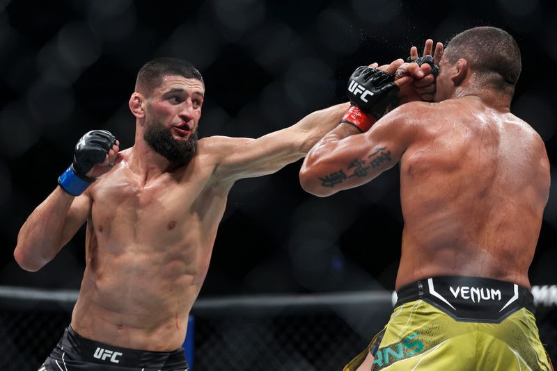  (R-L) Nate Diaz punches Leon Edwards of Jamaica in their welterweight fight during the UFC 263 event at Gila River Arena on June 12, 2021 in Glendale, Arizona. (Photo by Jeff Bottari/Zuffa LLC)