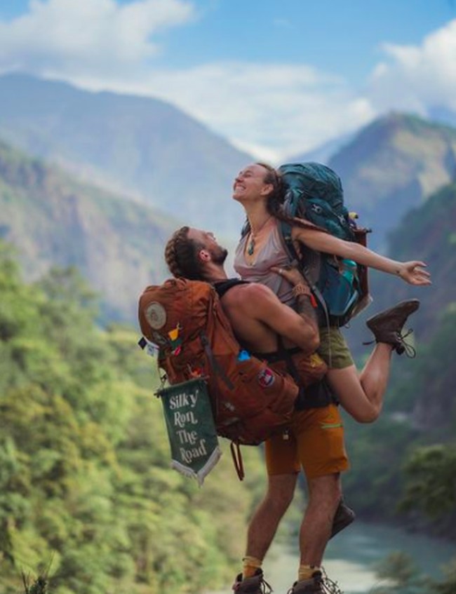 Inilah potret romantis mereka saat berbulan madu di Sri Lanka. “Kami menjalani kehidupan yang luar biasa,” kata Kieran. Foto: dok. Instagram/@silkyrontheroad