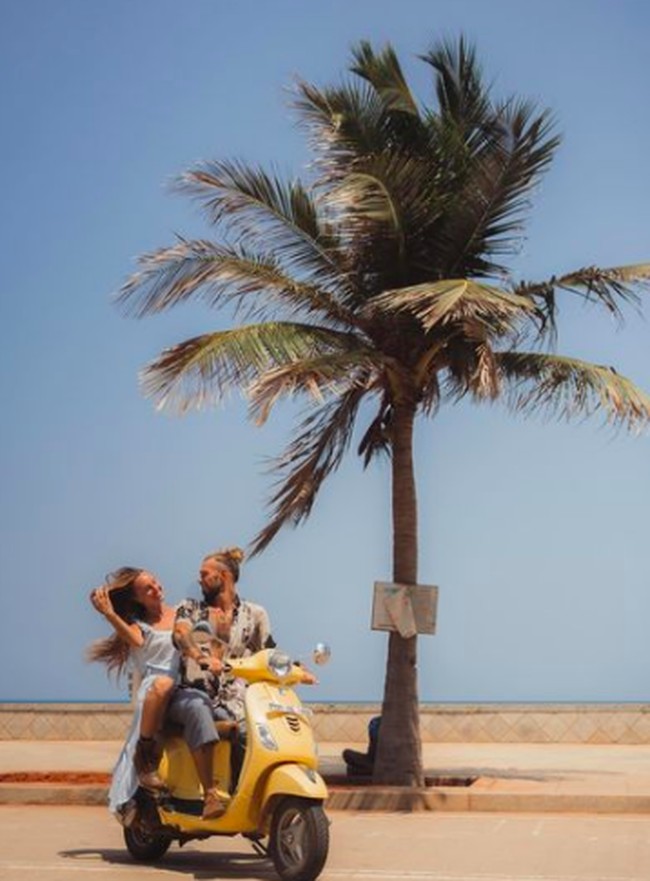 “Kami berjalan 500 km melintasi Skye dan berpikir bagaimana bisa mencapainya? Kami memutuskan berkeliling dunia selama 10 tahun untuk bulan madu,” ungkap Kieran.Foto: dok. Instagram/@silkyrontheroad