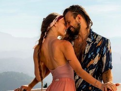 8 Potret Mesra Pasangan yang Bulan Madu Selama 10 Tahun, Bikin Mupeng