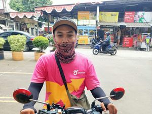 Lika Liku Jadi Kurir: Sering Disemprot Pelanggan, Gaji Dibayar Per Paket