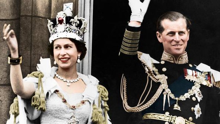 2nd June 1953:  Queen Elizabeth II in the coronation coach on her way to be crowned at Westminster Abbey. She is dressed as a peeress of the realm and wears the Diadem crown.