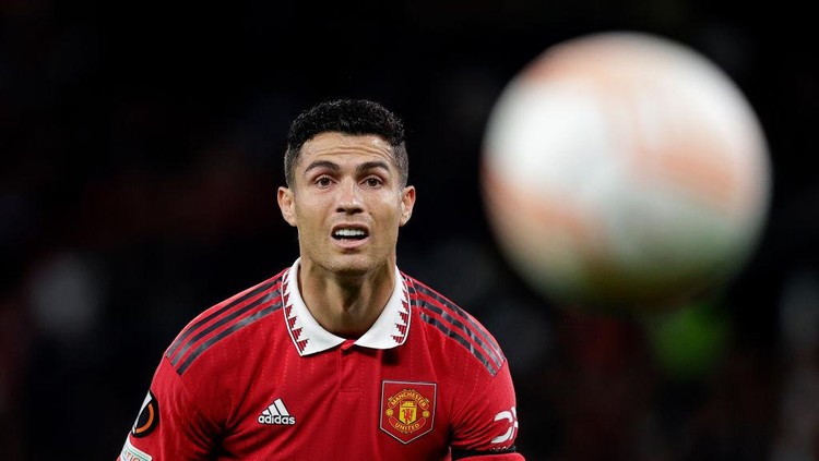 Manchester United vs Real Sociedad, Cristiano Ronaldo MANCHESTER, UNITED KINGDOM - SEPTEMBER 8: (L-R) David de Gea of Manchester United, Antony of Manchester United, Diogo Dalot of Manchester United, Victor Lindelof of Manchester United, Casemiro of Manchester United, Fred of Manchester United, Christian Eriksen of Manchester United, Harry Maguire of Manchester United, m36, Tyrell Malacia of Manchester United, Chistiano Ronaldo of Manchester United one minute silence for Queen Elizabeth II of England during the UEFA Europa League match between Manchester United v Real Sociedad at the Old Trafford on September 8, 2022 in Manchester United Kingdom (Photo by David S. Bustamante/Soccrates/Getty Images)