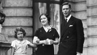 Kehidupan Ratu Elizabeth II berubah saat sang ayah menjadi Raja Inggris, menggantikan kakaknya Raja Edward VIII yang turun takhta. Foto: Getty Images/Lisa Sheridan