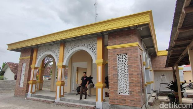 Masjid Al-Muqorrobin di Mapolsek Pengasih, Pengasih, Kulon Progo, DIY, Jumat (9/9/2022).