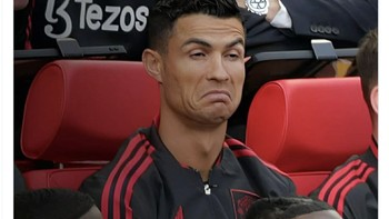 Netizen ini bahkan menilai jika Ronaldo dan Maguire starting eleven, maka sudah digaransi kalah. Foto: Twitter