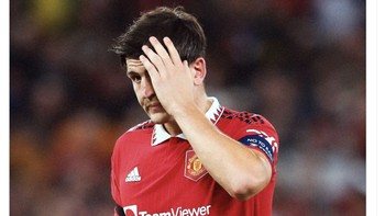 Kamu harus duduk di bangku cadangan setiap laga. Kamu adalah beban bagi tim, tolong dimengerti, pesan akun ini pada Maguire. Foto: Twitter