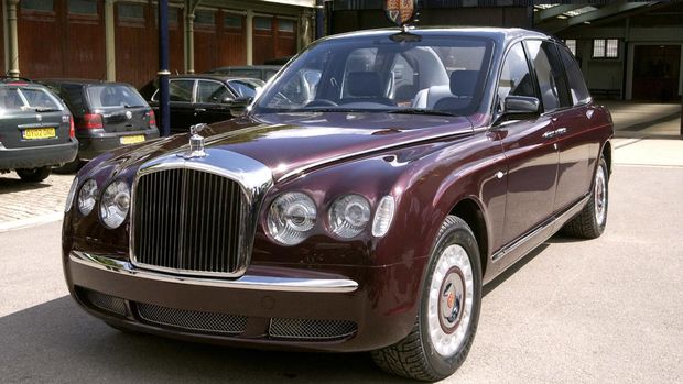 Ratu Elizabeth II meninggal dunia. Semasa hidupnya Ratu Elizabeth II kerap bepergian dengan limosin mewah yang cukup mahal. Harganya ditaksir mencapai Rp 170 miliar.