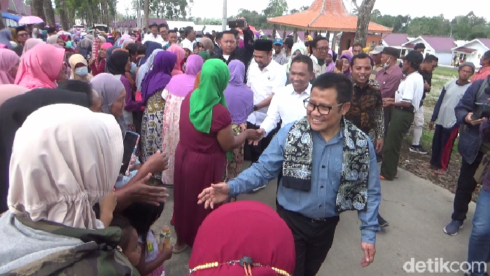 Muhaimin mengunjungi korban erupsi Semeru di Lumajang didampingi Bupati Thoriqul Haq