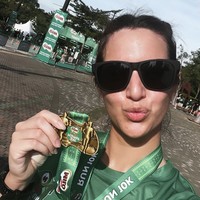 Nia Ramadhani juga sempat terlihat mengikti lomba lari sejauh 10 km. Melalui keterangan unggahannya Nia mengajak para netizen untuk juga aktif berolahraga seperti dirinya. Foto: Instagram/@ramadhaniabakrie