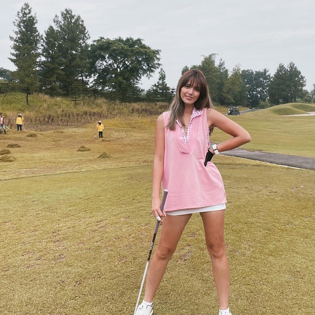 Melalui akun Instagram pribadinya Nia Ramadhani kerap kali membagikaan foto saat dirinya berolahraga. Rutin melakukan berbagai macaam kegiatan olahraga, tak heran jika Nia Ramadhani hingga saat ini mampu menjaga bobot tubuhnya. Foto: Instagram/@ramadhaniabakrie