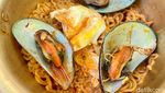 Serasa di Korea! Makan Gurita Pedas Sambil Seruput Soju di Warung Tenda