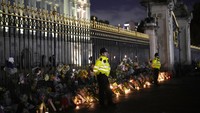 Sesaat kemudian kabar duka Ratu Elizabeth II disampaikan oleh kerajaan. Foto: AP/Frank Augstein