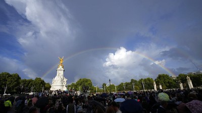 Pelangi di Istana Buckingham Sesaat Sebelum Ratu Elizabeth Meninggal