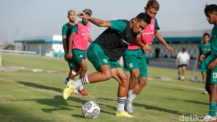 Pemain Persebaya genjot latihan jelang menghadapi PSM Makassar