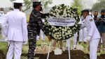 Pemakaman Pilot-CoPilot Bonanza TNI AL yang Jatuh di Selat Madura