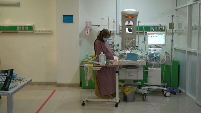 Penanganan bayi kembar empat di Rumah Sakit Umum Daerah (RSUD) Provinsi NTB.