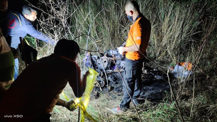 Penemuan mayat dan motor hangus terbakar di Marina, Semarang, Kamis (8/9/2022).