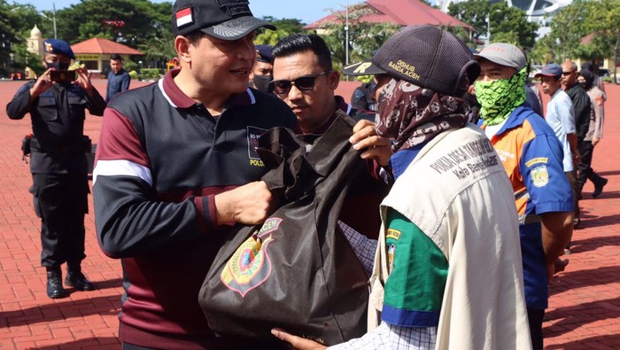 Polda Aceh berikan bantuan kepada warga terdampak kenaikan BBM