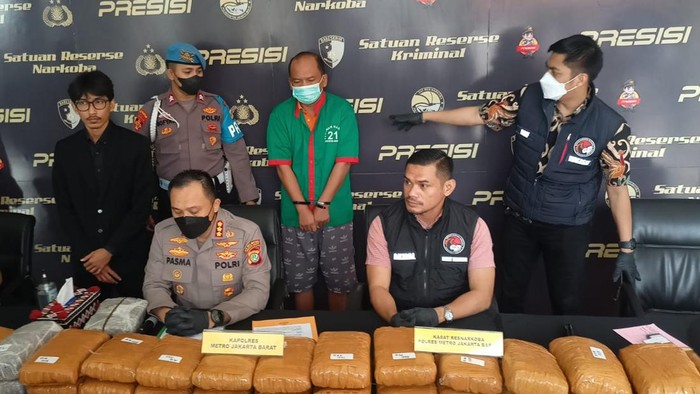 Polres Jakbar gagalkan penyelundupan 209 Kg ganja dari Medan