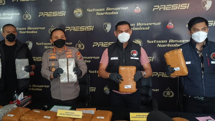 Polres Jakbar gagalkan penyelundupan 209 Kg ganja dari Medan