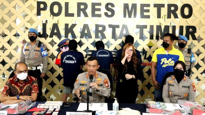 Polres Metro Jakarta Timur menangkap komplotan pembobol minimarket