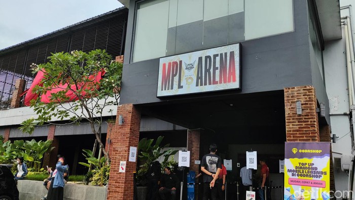 Potret Keseruan Nonton MPL ID S10 Offline di MPL Arena