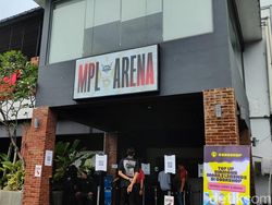 Potret Keseruan Nonton Langsung MPL ID S10 di MPL Arena
