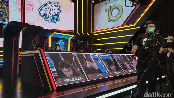 Potret Keseruan Nonton MPL ID S10 Offline di MPL Arena