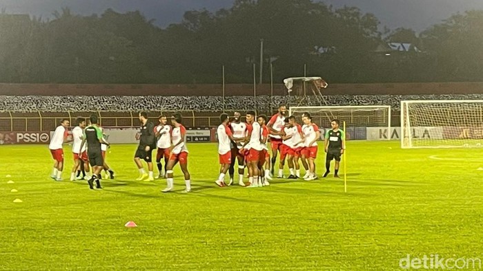 PSM Makassar official training jelang laga melawan Persebaya Surabaya di Stadion Gelora BJ Habibie Parepare.